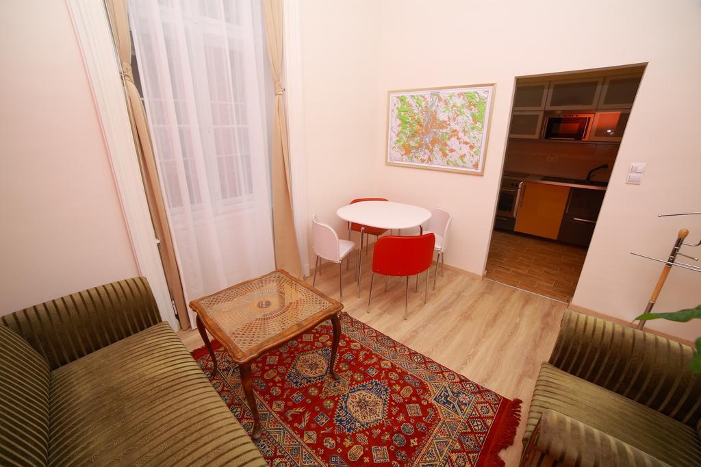 Flat On Andrassy Avenue Apartment Budapest Bagian luar foto